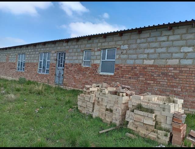 2 BEDROOM FREESTANDING FOR SALE IN EMONDLO UNIT A